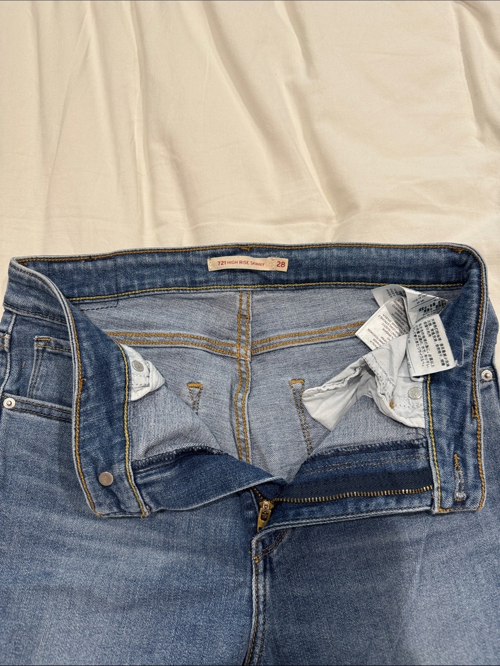 Levi's High Rise Skinny - Picture 2 of 7